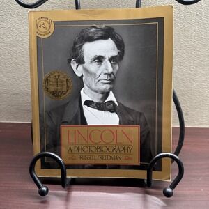 Lincoln: A Photobiography (Houghton Mifflin social studies) - Paperback - GOOD